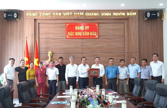 Ban Tuyên giáo và Dân vận Thành ủy TP HCM làm việc với Đặc khu Côn Đảo - Ảnh 2.