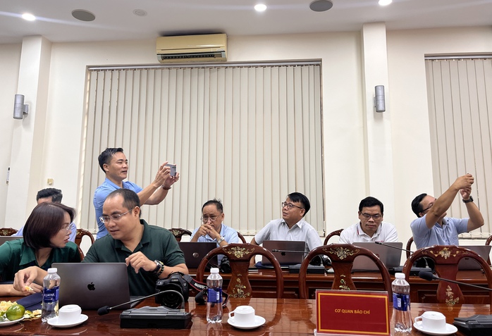 Công an Đồng Nai họp báo vụ sát hại 3 người trong gia đình gây chấn động - Ảnh 2.