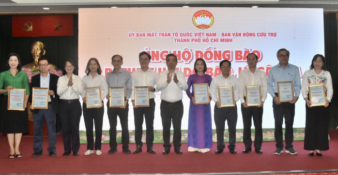 TP HCM vì cả nước: Hơn 35,6 tỉ đồng ủng hộ đồng bào vùng bão, lũ - Ảnh 2.