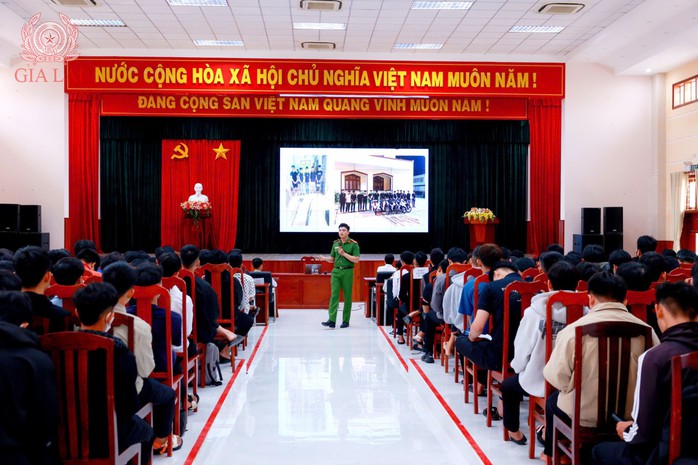 Sập bẫy “công an giả", nam sinh viên ở Gia Lai bị lừa mất gần 1,3 tỉ đồng - Ảnh 1.