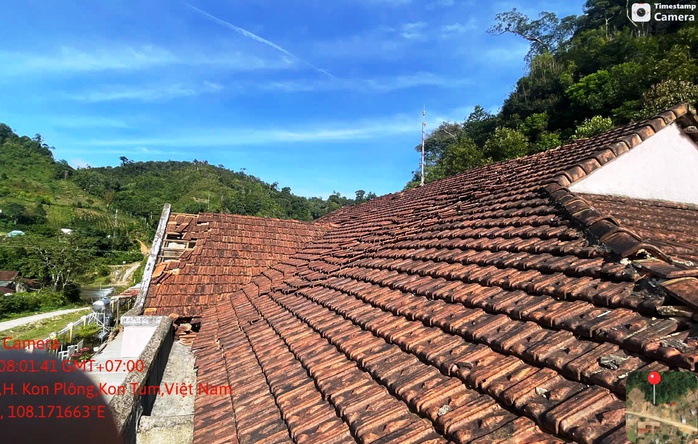 Nhiều nhà cửa, trường học sập mái, tường nứt toát sau động đất - Ảnh 5.