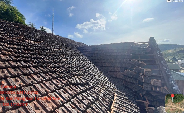 Nhiều nhà cửa, trường học sập mái, tường nứt toát sau động đất - Ảnh 7.