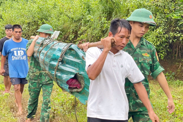 Sạt lở đất vùi lấp 2 vợ chồng ở xã biên giới Thanh Hóa - Ảnh 2.