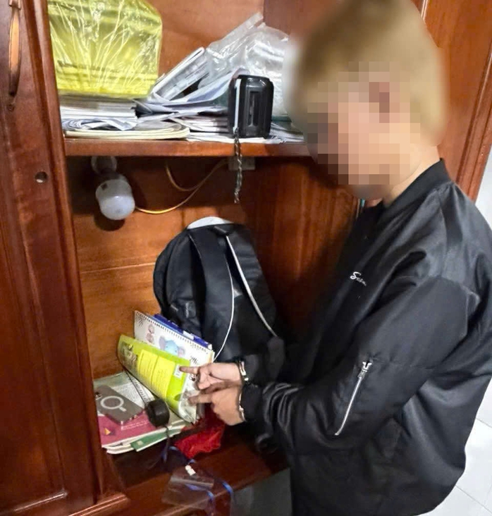Bắt "người nhện" đột nhập cửa hàng điện thoại, trộm cắp tài sản - Ảnh 4.
