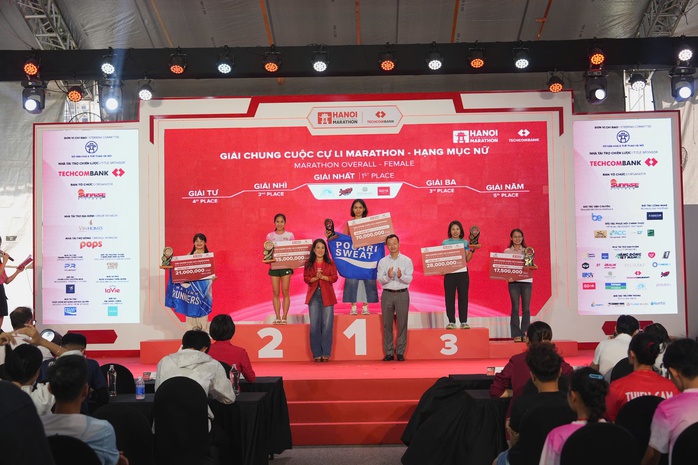 Hoàng Nguyên Thanh so kè cùng 2 chân chạy Ethiopia và Kenya tại Giải Marathon Quốc tế Hà Nội Techcombank - Ảnh 3.