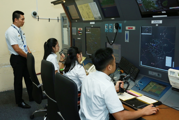Nguyên nhân 17 chuyến phải bay chờ để hạ cánh xuống Nội Bài - Ảnh 3.