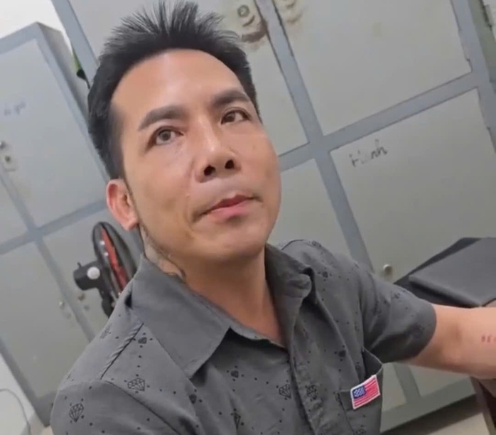 Tạm giữ hình sự người hùng hổ đánh tài xế xe tải sau va chạm giao thông - Ảnh 1.