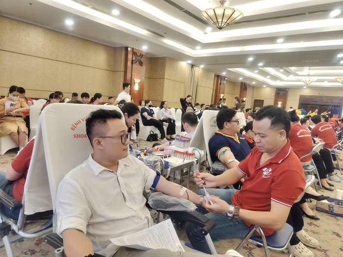 Hàng trăm đoàn viên - lao động Saigontourist Group hiến máu cứu người - Ảnh 1.