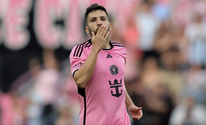 Siêu đồng đội tuyên bố giải nghệ, Lionel Messi nói lời gan ruột - Ảnh 1.