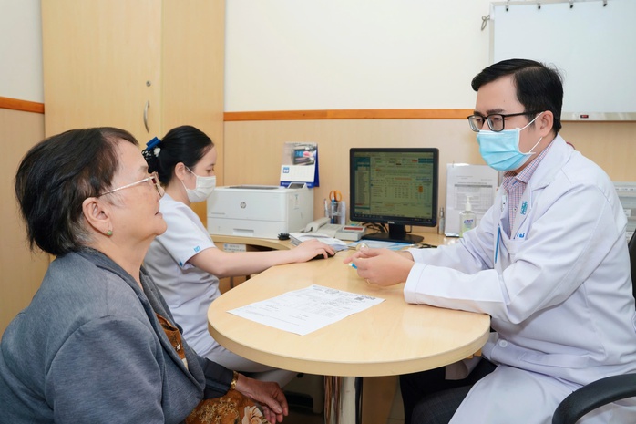 Bị tiểu đường, người đàn ông chủ quan, suýt bị mù mắt - Ảnh 1.