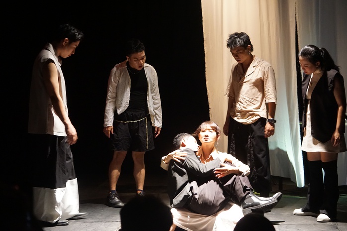 Mỹ Uyên, Chinh Ba giới thiệu vở "Ảo quan": Bước đi táo bạo kết nối sân khấu và sức khỏe tâm thần - Ảnh 2.