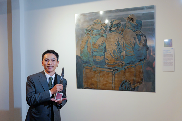 Bức sơn mài nhận thưởng 500 triệu đồng từ UOB Painting of the year 2025 - Ảnh 1. Bức sơn mài nhận thưởng 500 triệu đồng từ UOB Painting of the year 2025 - Ảnh 1.