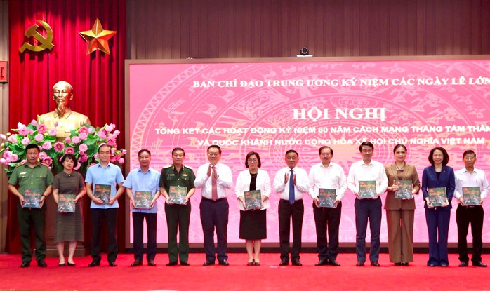Sự kiện A80 khơi dậy mạnh mẽ tinh thần yêu nước, niềm tự hào dân tộc - Ảnh 3. Sự kiện A80 khơi dậy mạnh mẽ tinh thần yêu nước, niềm tự hào dân tộc - Ảnh 3.