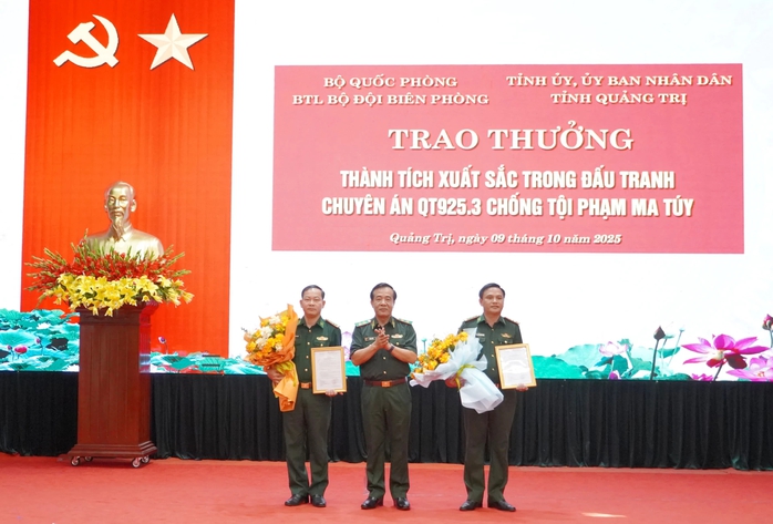 Bắt 500kg ma túy ở biên giới Quảng Trị sau 7 giờ mật phục - Ảnh 1. Bắt 500kg ma túy ở biên giới Quảng Trị sau 7 giờ mật phục - Ảnh 1.