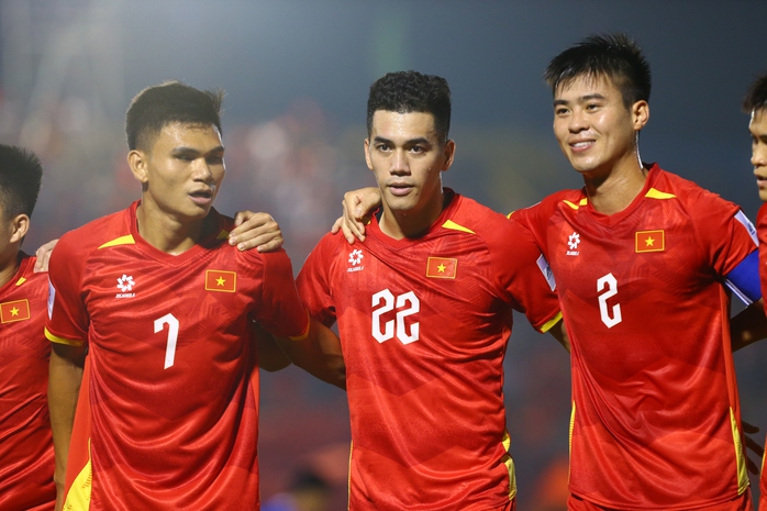 Xuân Mạnh có bàn đầu tiên sau 8 năm chờ đợi - Ảnh 5.