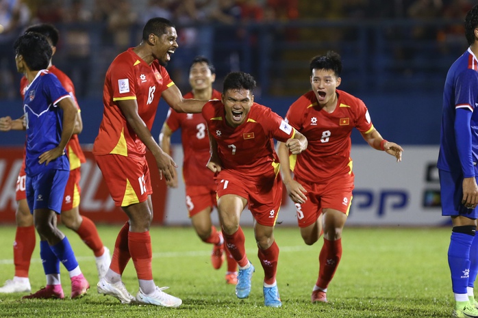 Xuân Mạnh có bàn đầu tiên sau 8 năm chờ đợi - Ảnh 7.