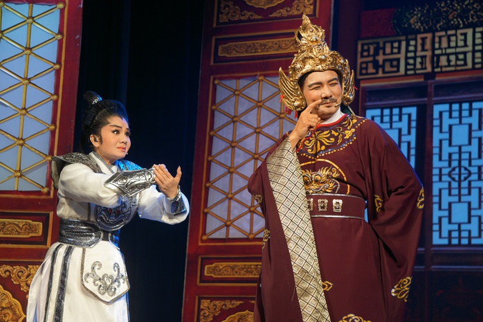 Mê đắm xem Võ Minh Lâm "hóa lão", Tú Sương "hóa kép" trong vở "Bức ngôn đồ Đại Việt" - Ảnh 1.