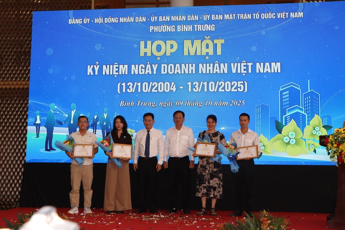 Bí thư phường Bình Trưng, TP HCM yêu cầu tháo gỡ vướng mắc cho doanh nghiệp - Ảnh 2.