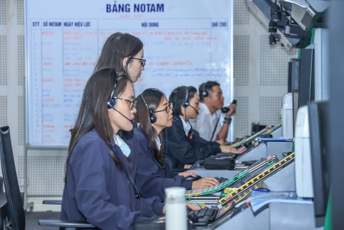 Công tác điều hành những chuyến bay cứu trợ có gì đặc biệt? - Ảnh 3.