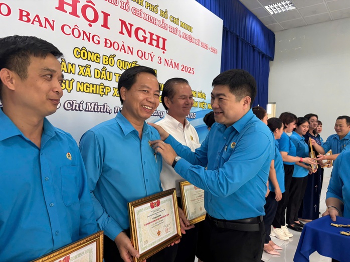 LĐLĐ TP HCM công bố quyết định thành lập thêm 3 Công đoàn xã - Ảnh 2.
