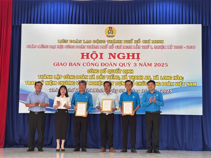 LĐLĐ TP HCM công bố quyết định thành lập thêm 3 Công đoàn xã - Ảnh 1.