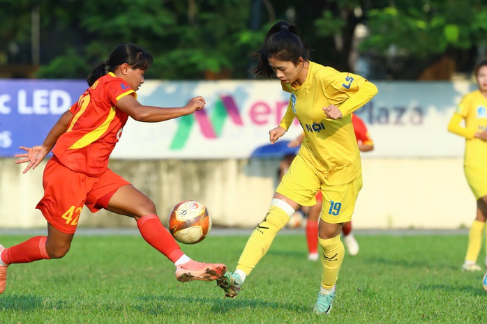 Hà Nội áp sát ngôi đầu sau chiến thắng 5-1 trước TP HCM 2 - Ảnh 1.