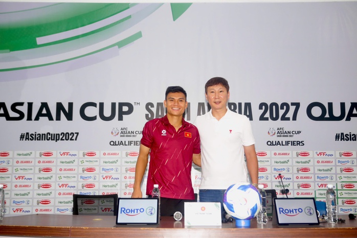 Xuân Mạnh có bàn đầu tiên sau 8 năm chờ đợi - Ảnh 9.