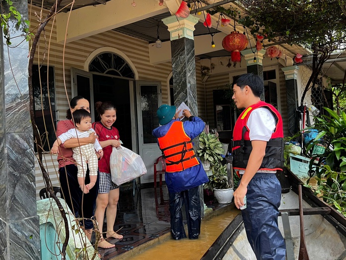 TP Huế đề nghị chấn chỉnh tình trạng phóng đại mức độ ảnh hưởng mưa lũ trên mạng xã hội - Ảnh 3. TP Huế đề nghị chấn chỉnh tình trạng phóng đại mức độ ảnh hưởng mưa lũ trên mạng xã hội - Ảnh 3.