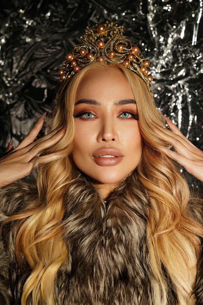 Cô gái Việt du lịch bụi thành hoa hậu ở Dubai - Ảnh 1.