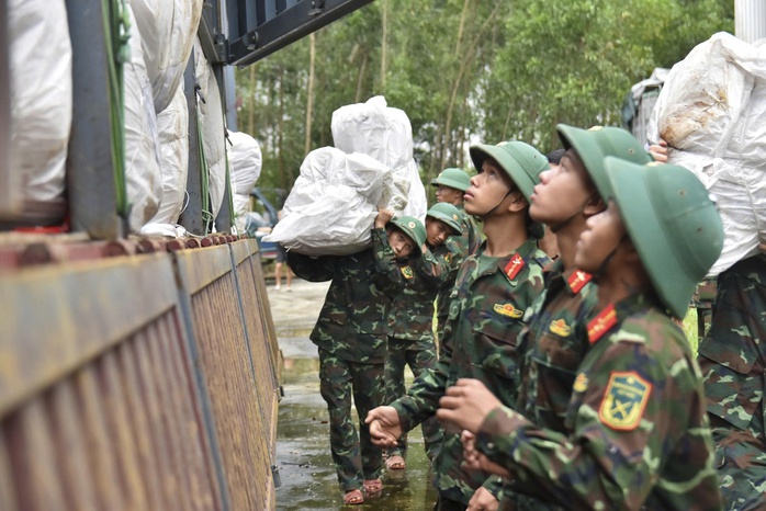 TP Huế đề nghị chấn chỉnh tình trạng phóng đại mức độ ảnh hưởng mưa lũ trên mạng xã hội - Ảnh 2. TP Huế đề nghị chấn chỉnh tình trạng phóng đại mức độ ảnh hưởng mưa lũ trên mạng xã hội - Ảnh 2.
