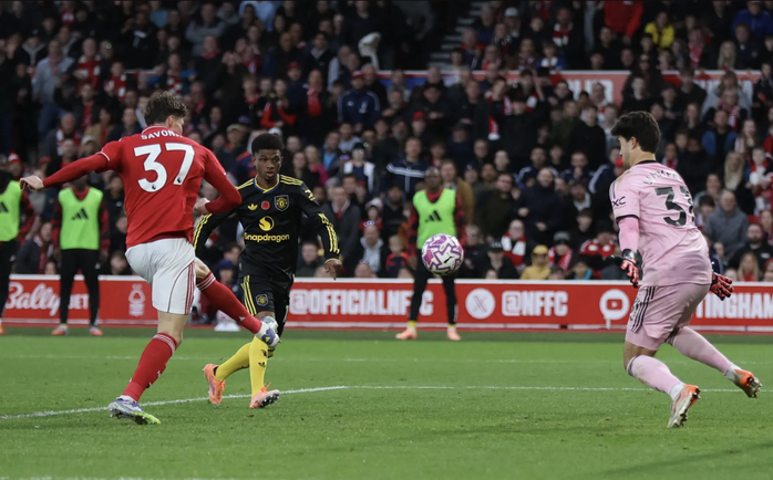 Man United nối dài mạch bất bại, Nottingham Forest rơi chiến thắng sân nhà - Ảnh 4.