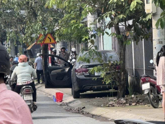 Phát hiện thi thể cô gái phân hủy trong xe hơi ở TP HCM - Ảnh 1.