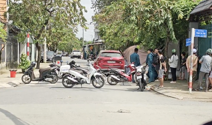 Thi thể cô gái phân hủy trong cốp ô tô ở TP HCM, chủ xe không biết? - Ảnh 4. Thi thể cô gái phân hủy trong cốp ô tô ở TP HCM, chủ xe không biết? - Ảnh 4.