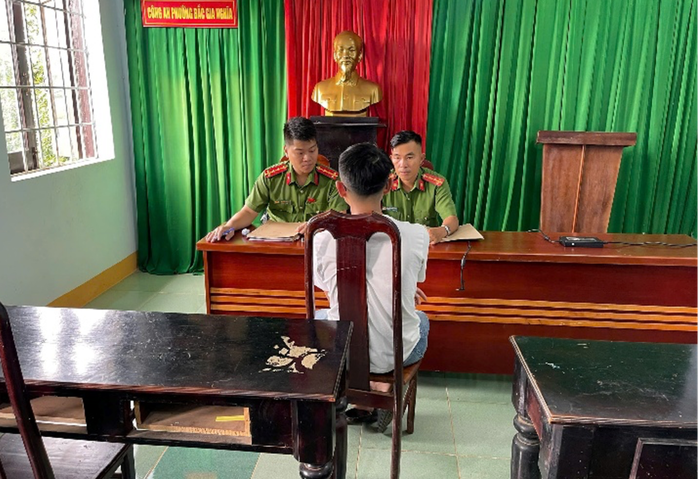 Xử phạt kẻ lập nhóm Facebook đăng tin sai sự thật về tiệm vàng - Ảnh 2. Xử phạt kẻ lập nhóm Facebook đăng tin sai sự thật về tiệm vàng - Ảnh 2.