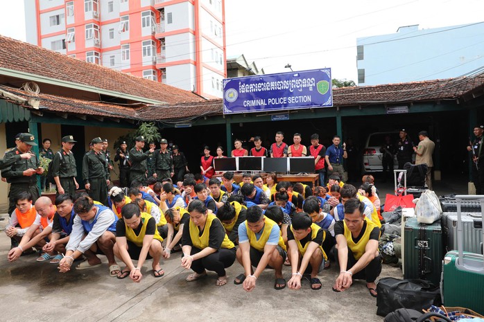 Tổ chức lừa đảo do nữ người Việt điều hành chiếm đoạt hơn 300 tỉ đồng của 8.000 người dân - Ảnh 1.