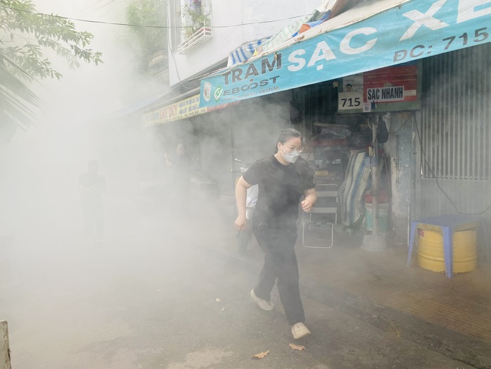 TP HCM: Phường Xuân Hòa diễn tập phương án phòng chữa cháy, cứu hộ cứu nạn - Ảnh 4.