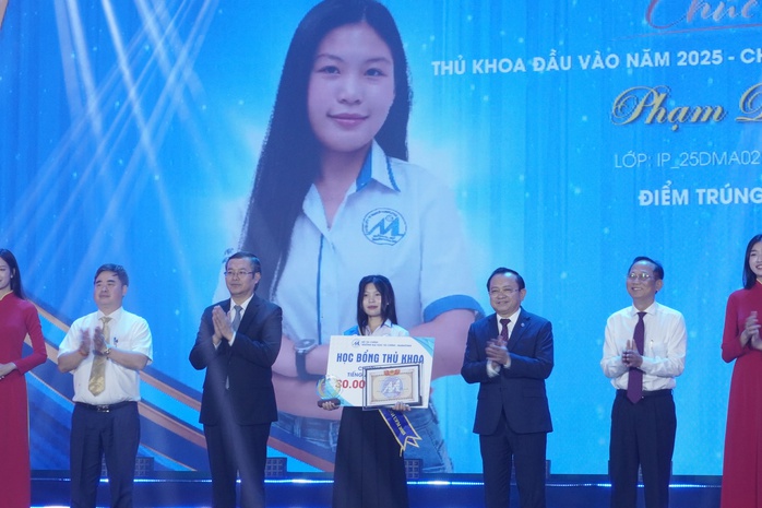 Thứ trưởng Bộ GD-ĐT đánh giá cao UFM về các lĩnh vực đào tạo mũi nhọn - Ảnh 2.