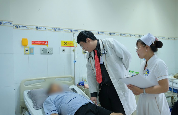 Suýt mất mạng vì nhầm lẫn nhồi máu cơ tim với bệnh đau dạ dày - Ảnh 1.