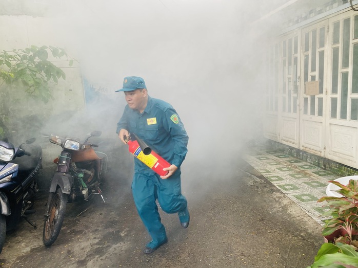 TP HCM: Phường Xuân Hòa diễn tập phương án phòng chữa cháy, cứu hộ cứu nạn - Ảnh 3.