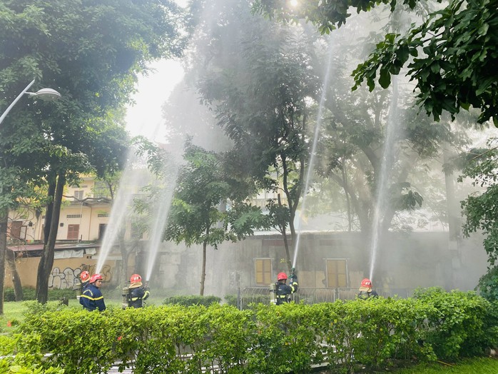 TP HCM: Phường Xuân Hòa diễn tập phương án phòng chữa cháy, cứu hộ cứu nạn - Ảnh 6.