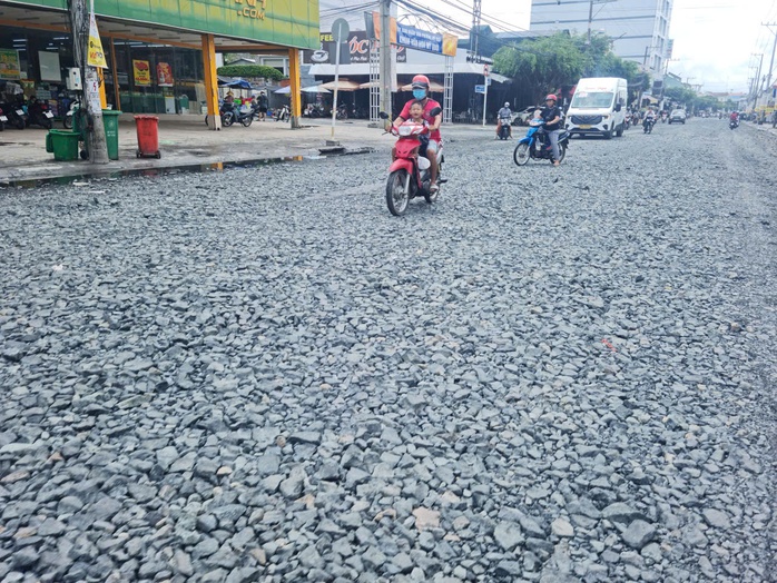 Một tuyến đường trung tâm ở An Giang đang khiến nhiều người lo sợ khi đi qua - Ảnh 5.