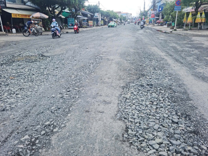 Một tuyến đường trung tâm ở An Giang đang khiến nhiều người lo sợ khi đi qua - Ảnh 3.