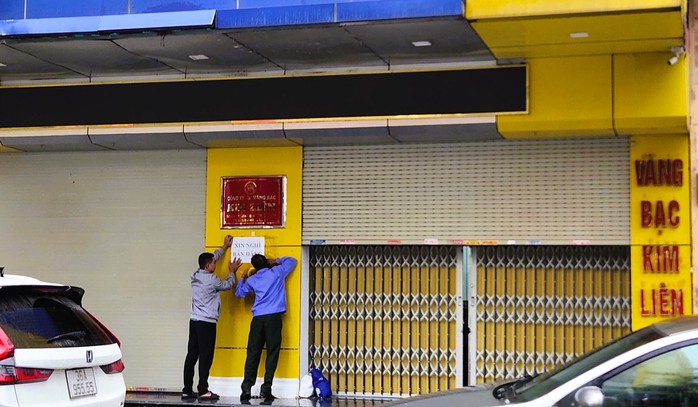Nhiều tiệm vàng nổi tiếng ở Thanh Hóa đồng loạt đóng cửa - Ảnh 1.