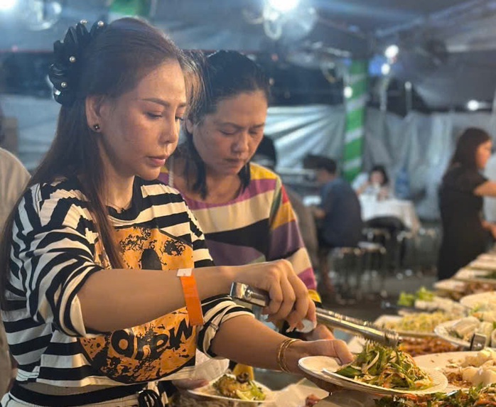 Thực khách choáng ngợp trong ngày khai mạc Lễ hội Ẩm thực chay 2025 - Ảnh 2.