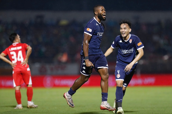 Hàng thủ lơi lỏng, CLB Công an TP HCM thua trận đầu trên sân nhà - Ảnh 3.