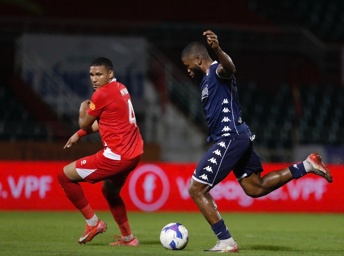 Hàng thủ lơi lỏng, CLB Công an TP HCM thua trận đầu trên sân nhà - Ảnh 2.