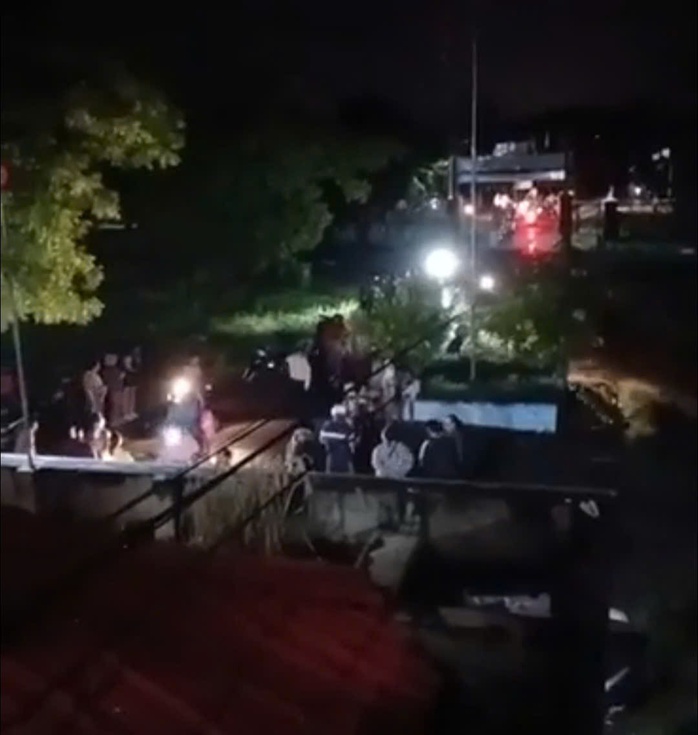 Vỡ hồ chứa nước tại trang trại nuôi gà, hai người mất tích - Ảnh 1.