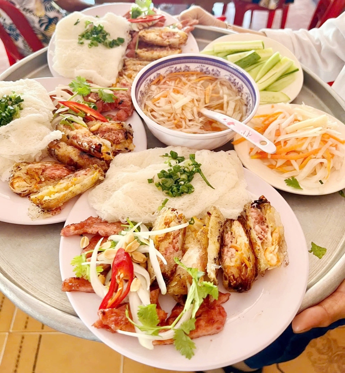 Thương hiệu nổi tiếng hơn 60 năm giữa lòng quê TP HCM - Ảnh 2.