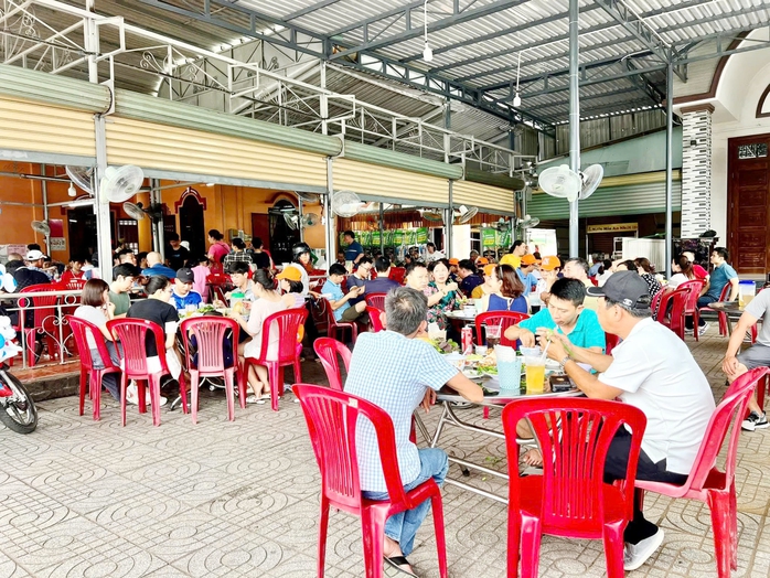 Thương hiệu nổi tiếng hơn 60 năm giữa lòng quê TP HCM - Ảnh 4.