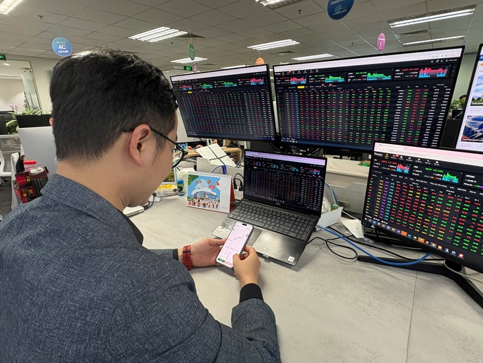 Chứng khoán Việt Nam mất 200 điểm: Tình hình và cơ hội phục hồi trong tương lai - Ảnh 1.